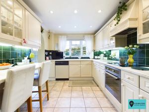 Kitchen/Breakfast Room- click for photo gallery